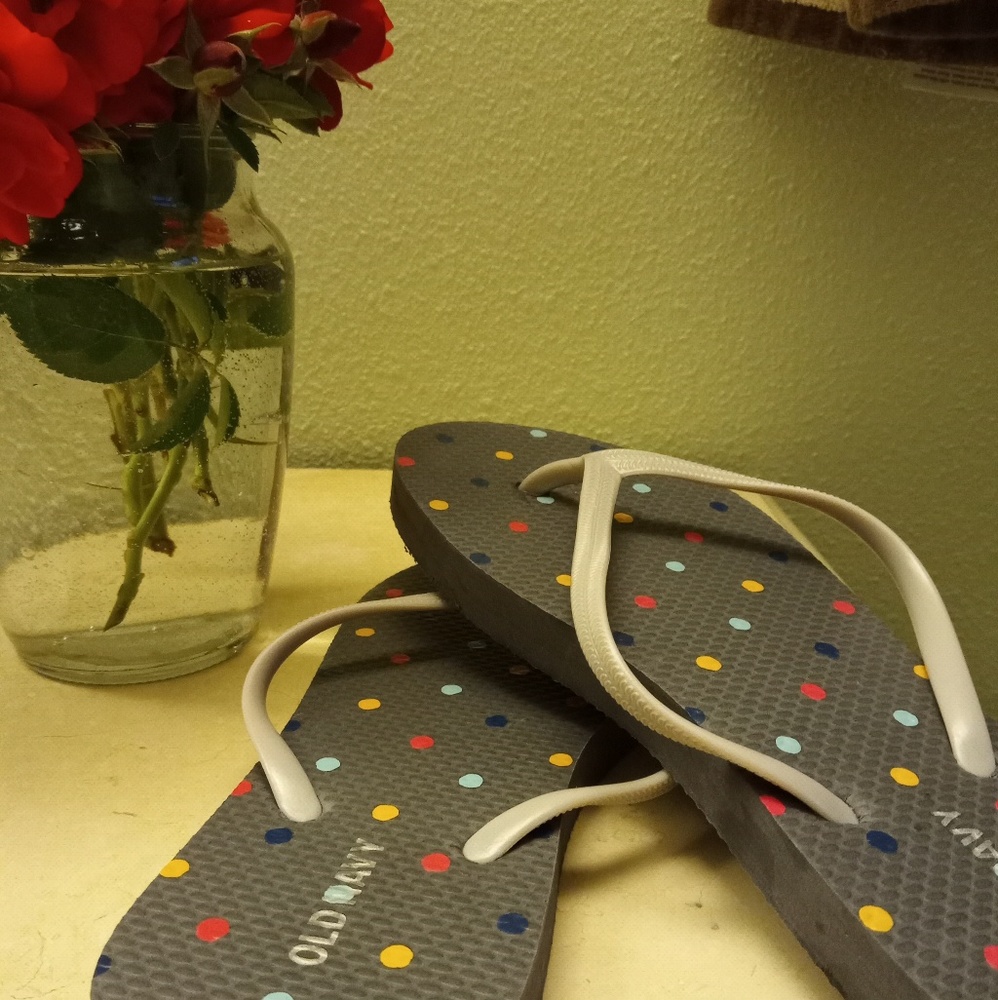 Cute Old Navy dotted flip-flops ❤️